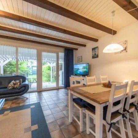 Holiday home Luettje Strandhuus